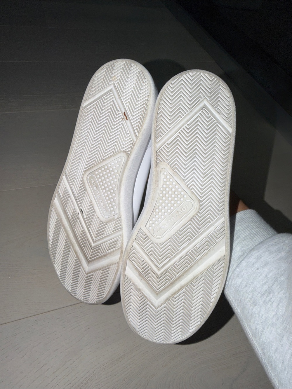 Tory Burch Howell Sneakers Size 7.5 M White Gold Logo Casual Classic Comfy - Picture 9 of 10